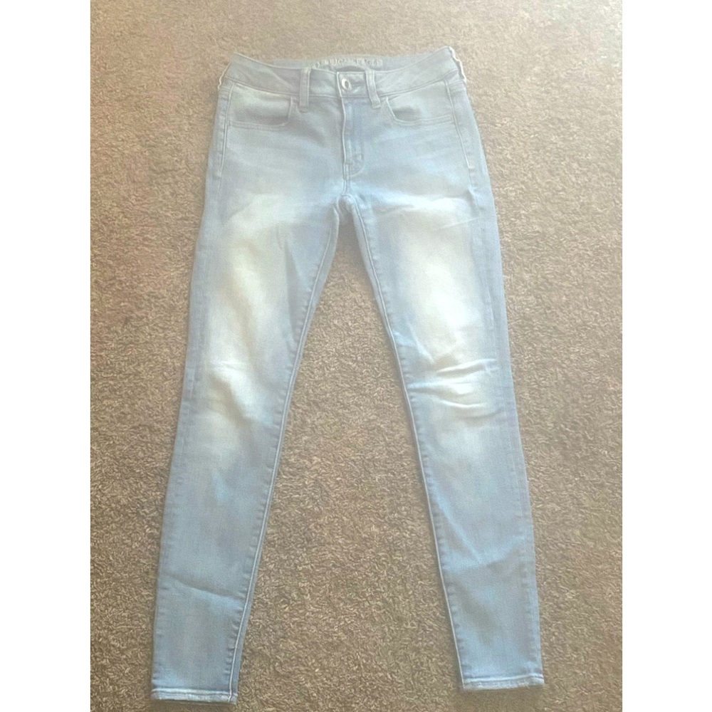 I am selling juniors/womens size 6 American eagle jeans!